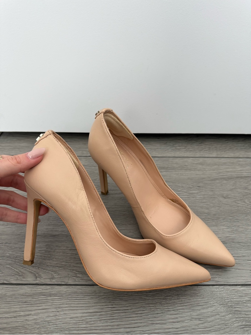 Guess Women's Beige Pointed-Toe High Heel Pumps